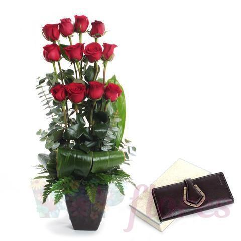 12 Rosas - Arreglo Cariño Mío + Cartera