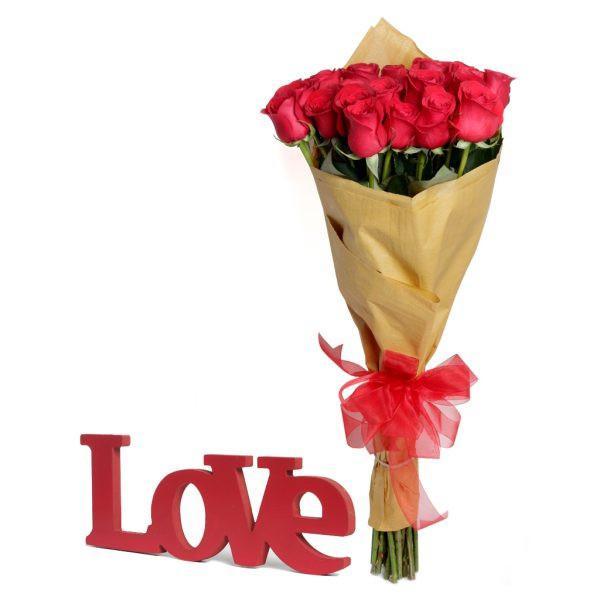 24 Rosas Rojas en Bouquet + Letrero Love